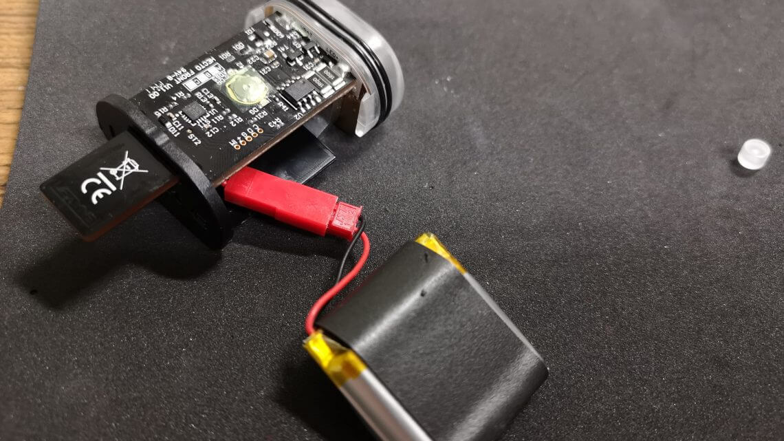 自転車用 充電式ライト lezyne hecto drive 400xl の分解および修理方法 自転車用 充電式ライト lezyne hecto drive 400xl の分解および修理方法
